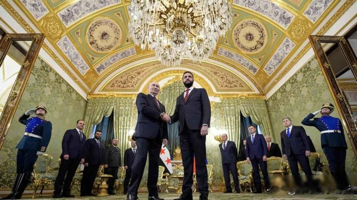 阿萨德躲俄，朱拉尼谈俄，中国冷眼旁观

阿萨德现在待在莫斯科，日子过得很安静，没