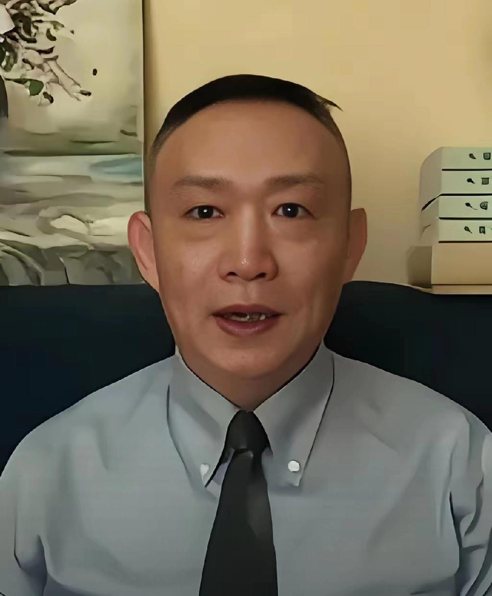 东方大国的学者卢麒元，近日在北京公开发声。
​​他提出了一个惊世骇俗的主张：“立