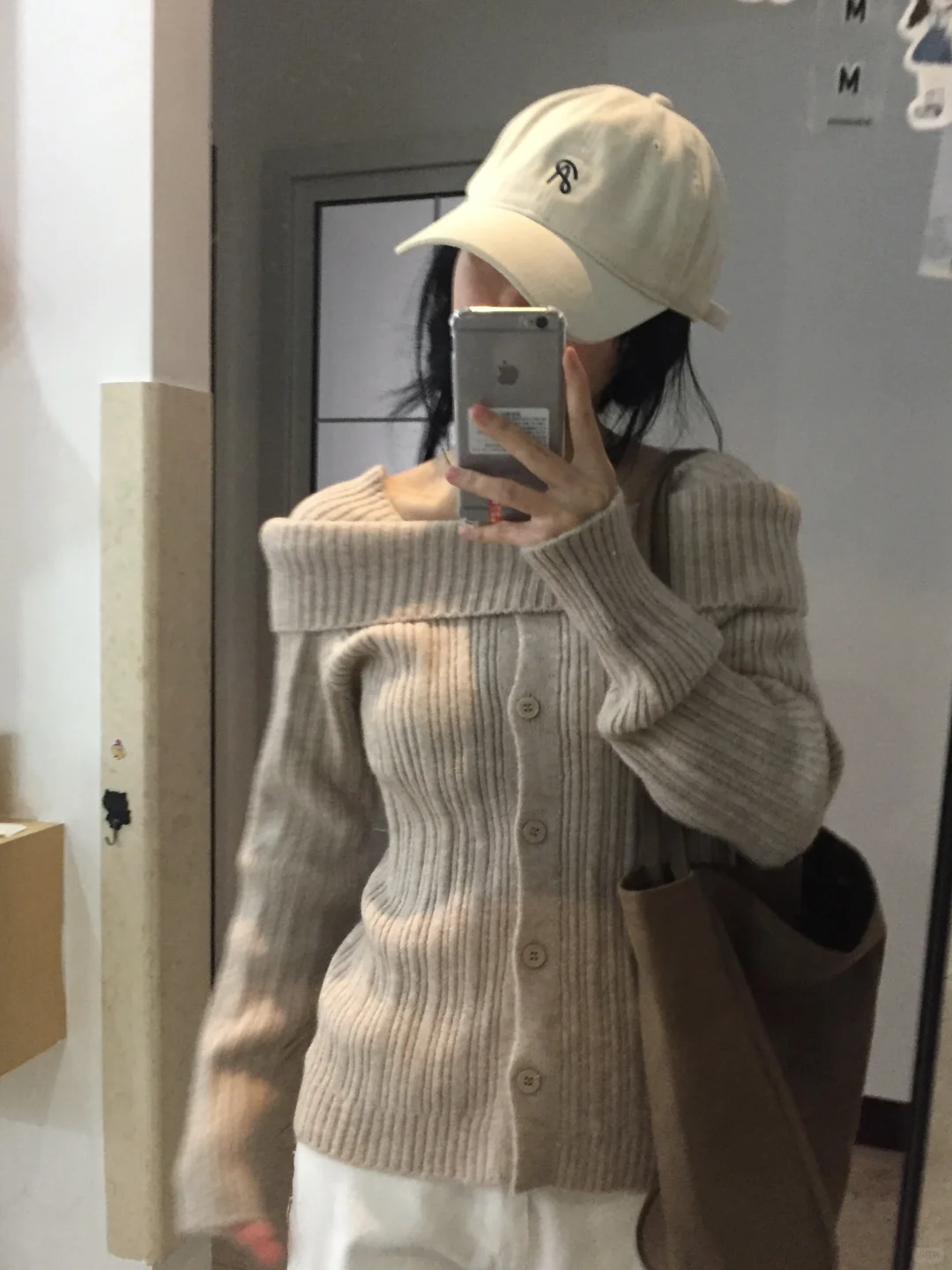 分享一件杏色针织毛衣～