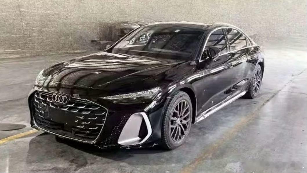 好圆润的pp，这代看来致敬c6了 