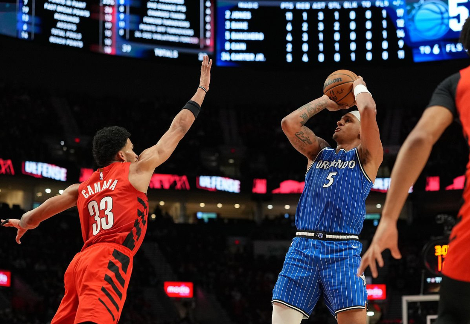 班凯罗今天的比赛只出手8次，说道自己为什么进攻端没太多表现，他表示：“因为卡马拉