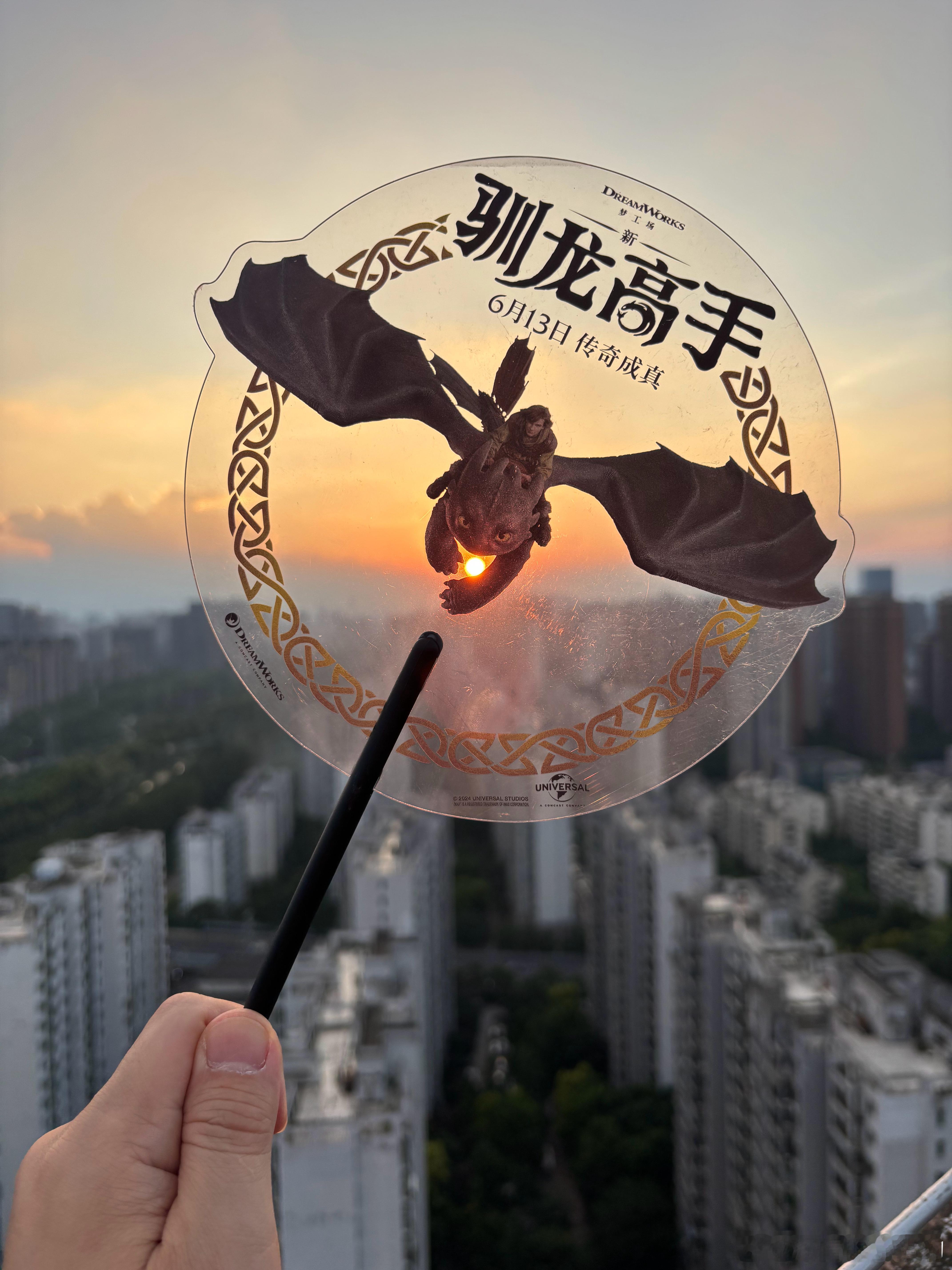 七月十五的月亮刚出来热爱烧纸的合肥人已经迫不及待开始烧纸了 ​​​
