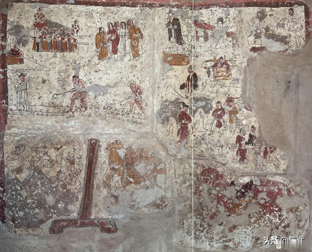 复杂的墓室壁画：生与死的世界。

壁画上半部分是奔丧、举哀、殡葬；下半部分是世俗