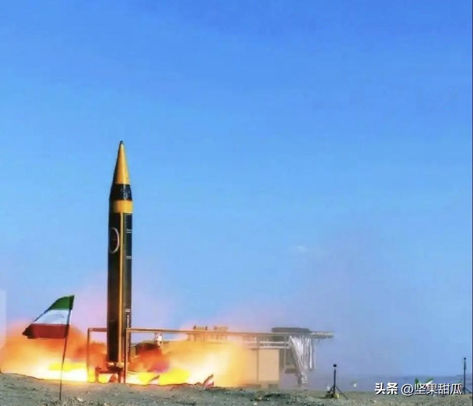 美国先进导弹呢？伊朗两枚高超音速导弹打击卡塔尔有1万美军的基地，卡塔尔拦截一枚，