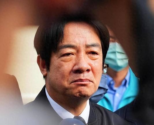 赖清德“偷渡式”溜出国，钻进外国飞机上演窜访闹剧

朋友们，见过这么离谱的操作吗
