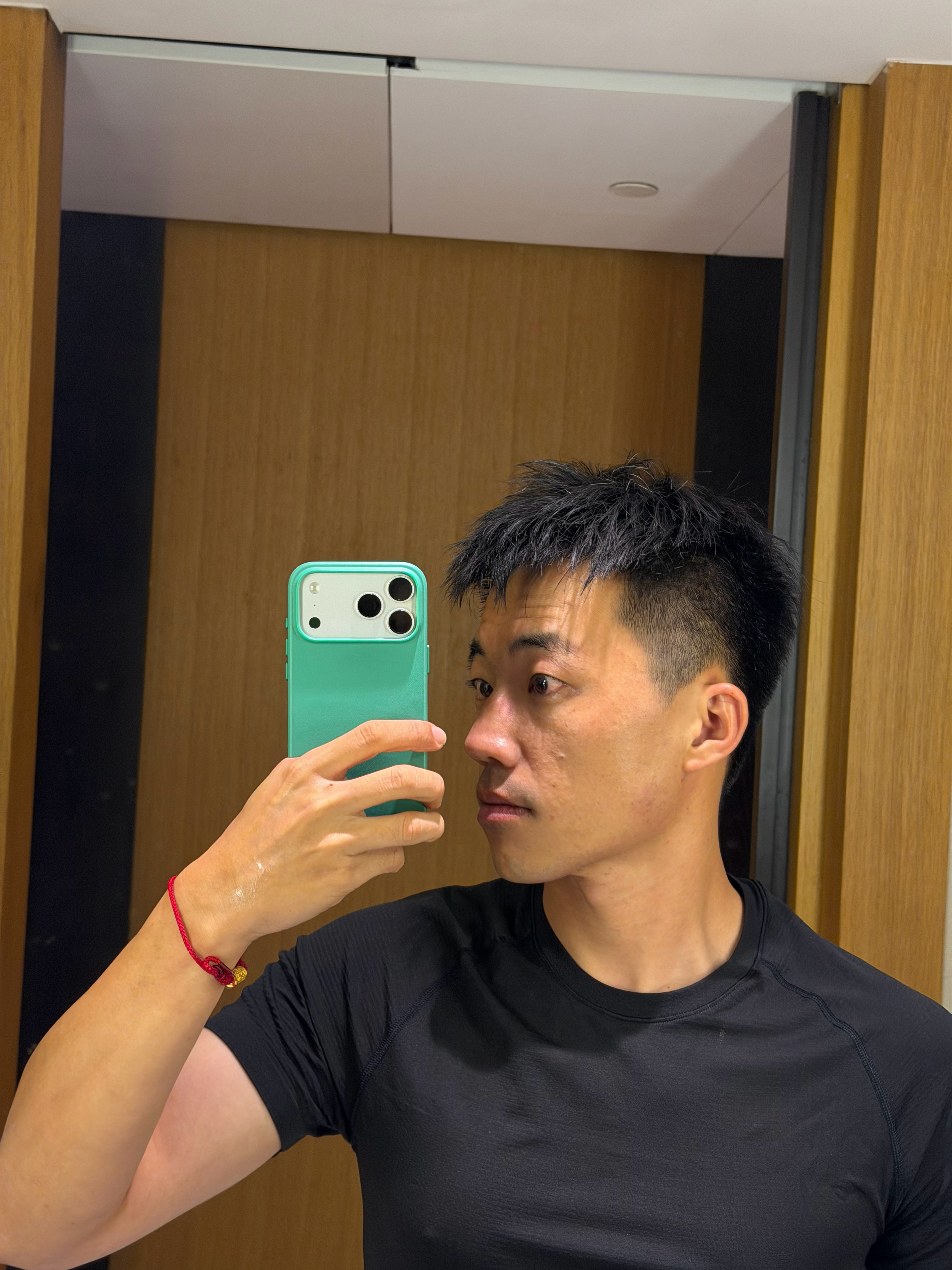 中年男人开始护肤了粗糙了一点 ​​​