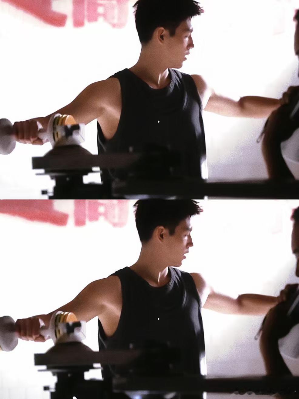 陈飞宇半夜健身偶遇陈哲远 深夜健身房偶遇名场面！两位帅哥彼此认可身材，自律又真诚
