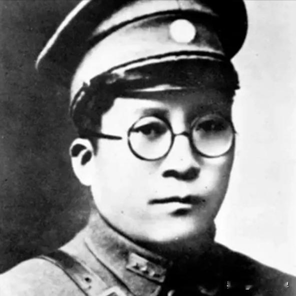 1958年9月，杨虎城将军的五女杨拯陆马上就要做新娘了，人们却在雪地中发现了她。