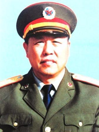 1988年军区副司令邢世忠在西安被碰瓷，笑着说道：我带你去取钱。[无辜笑]

当