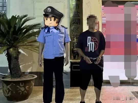 凌晨四点不睡觉，居然有人干这事——看见电动车没拔钥匙，当场上演