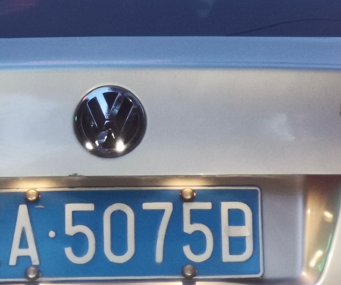 这可不兴改呀[允悲]扣12分、罚款5000、拘留如果这是别人的恶作剧那可就太损了