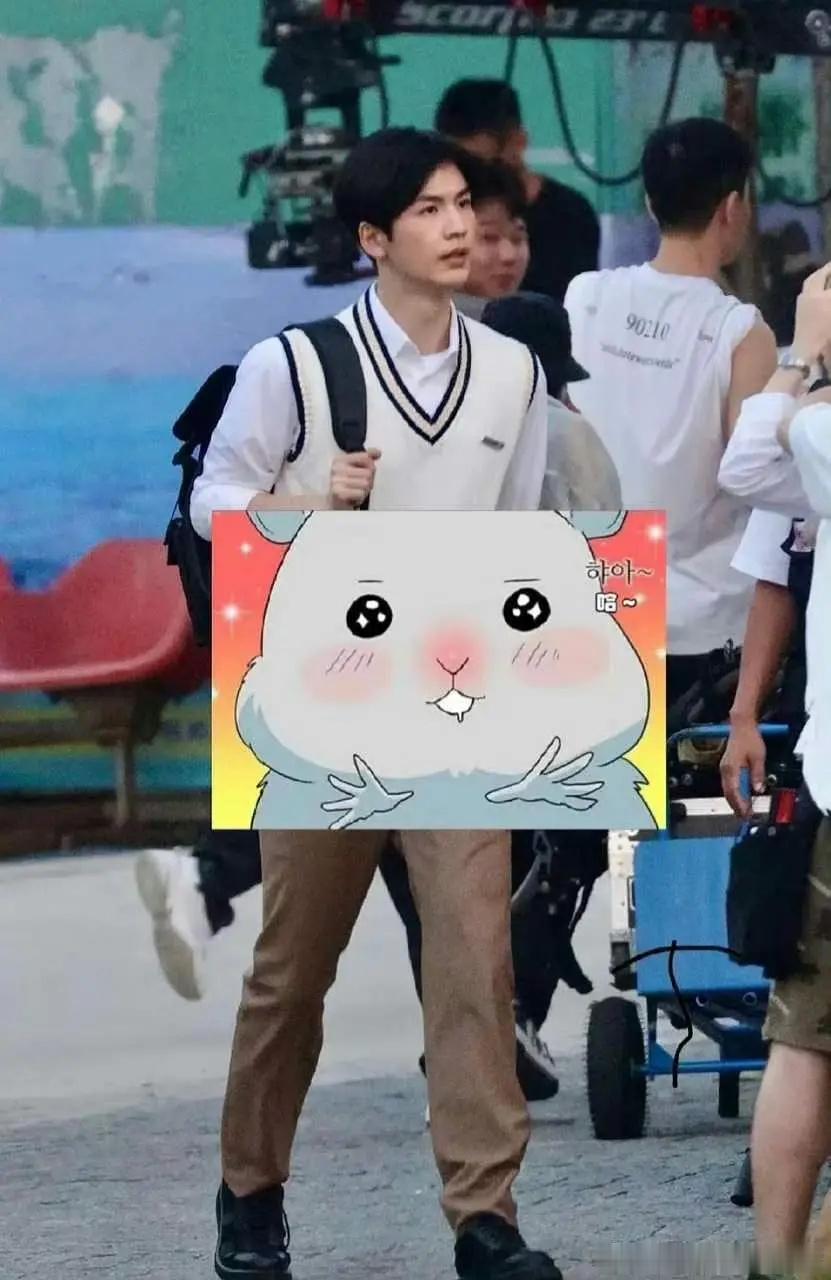 张凌赫的时尚感荡然无存，有一种土炮进城的感觉 ​​​