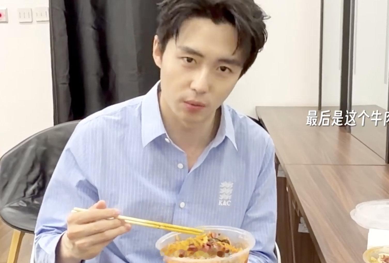 翟子路说西安美食夯爆了 翟子路沉浸式打卡西安碳水天堂！麻酱凉皮、小炒黄牛肉、石锅
