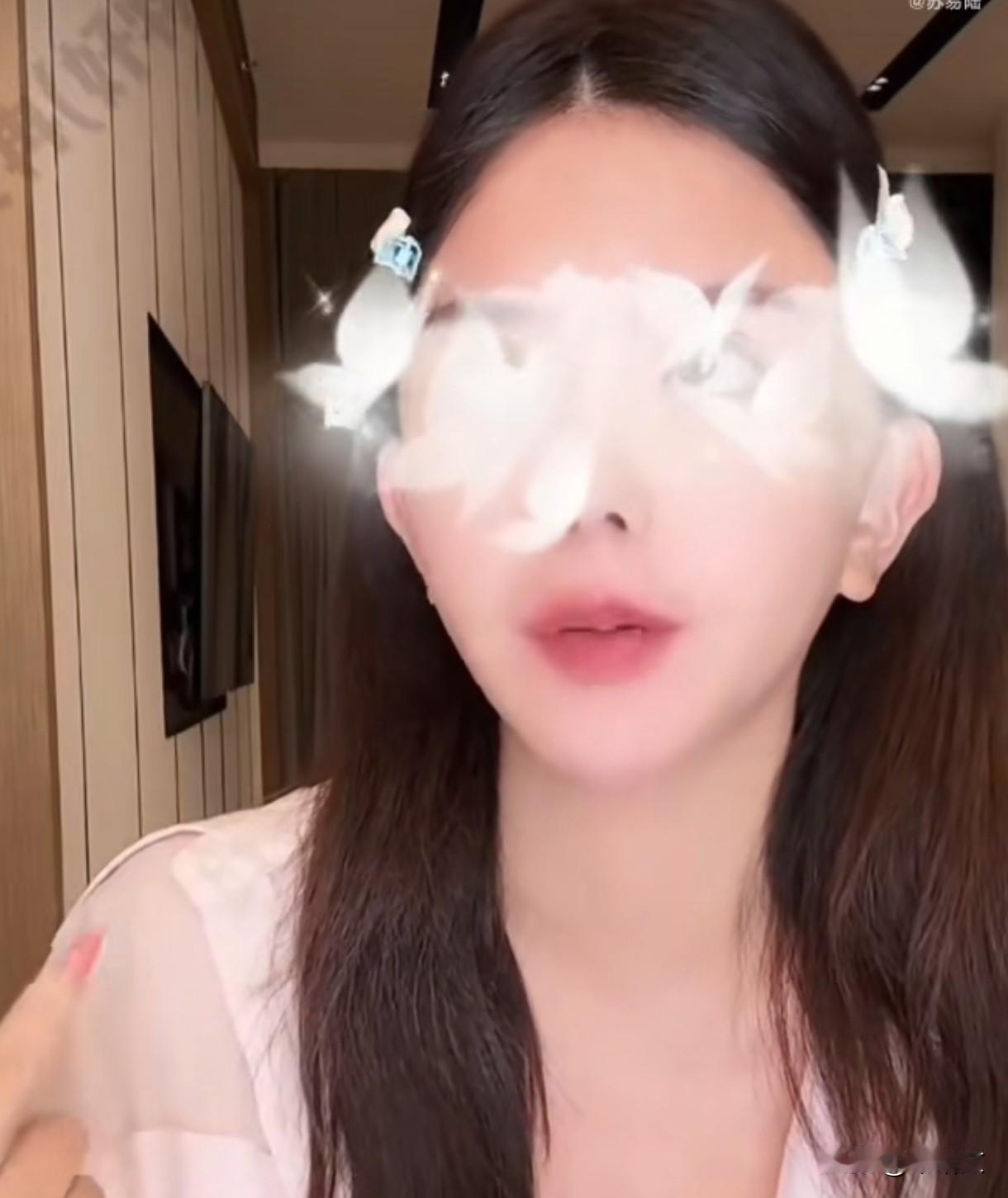 韩安冉自曝被男模追着撩，宁留房产不换现金，怕恋爱脑被坑钱
 
韩安冉离婚后热度没