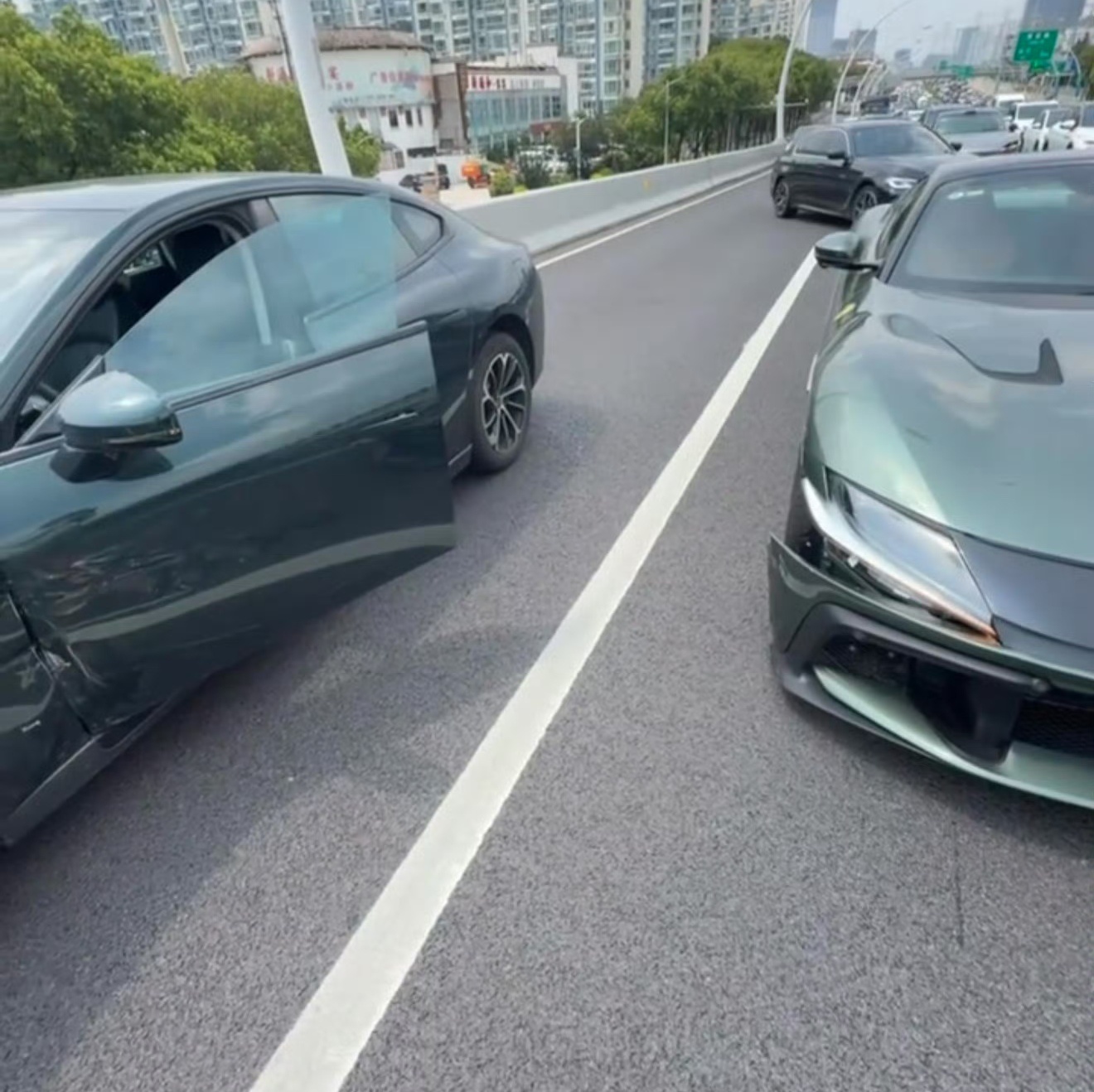 一台法拉利12Cilindri撞了…是不是国内首撞？ 