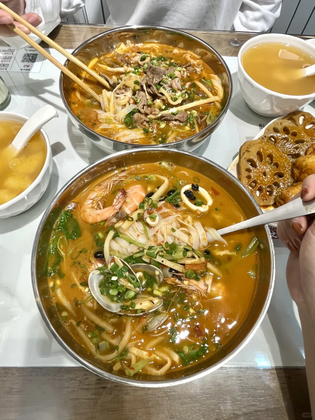 学府路新开的老友粉…饭点后还在排队！！