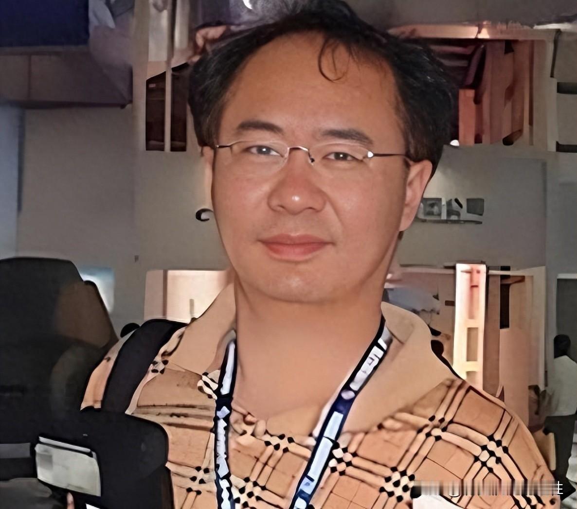 曾被指责为叛徒的专家在媒体上发表离经叛道言论，竟引起海军上将紧急警告，如今过得怎