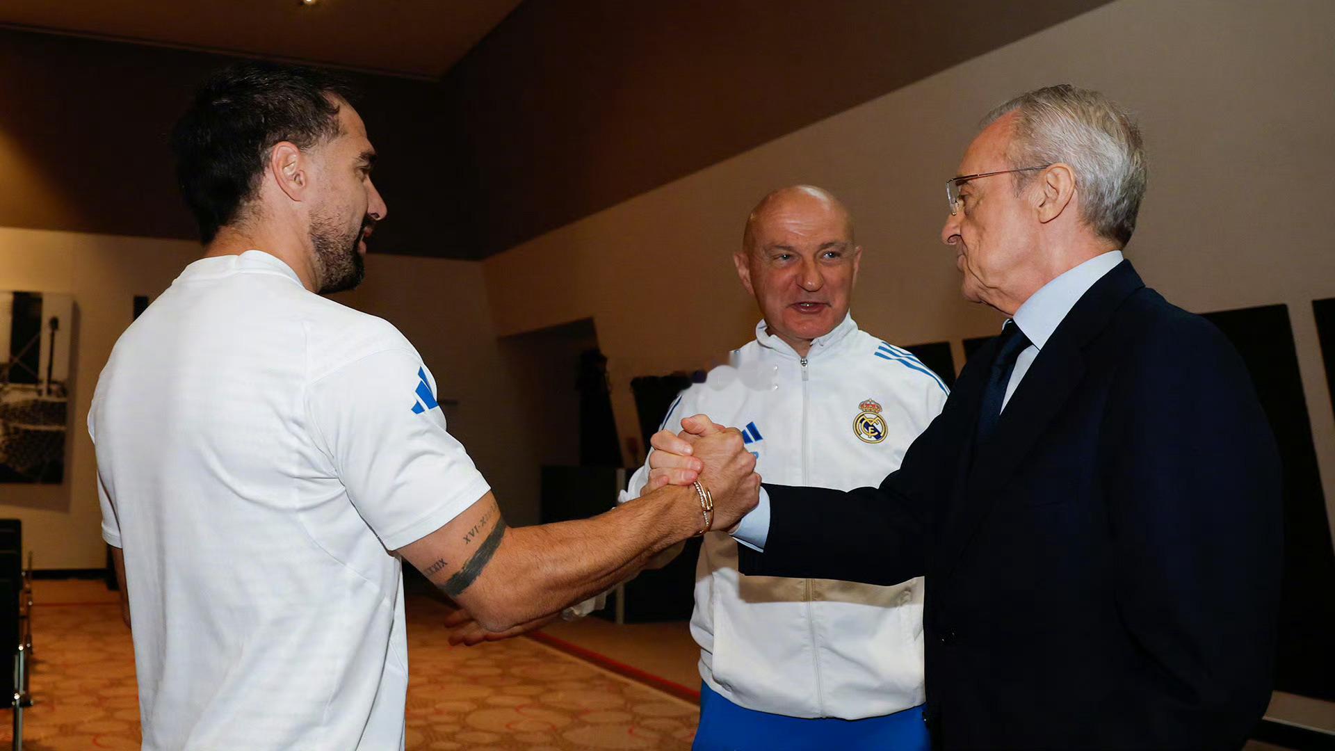 皇马赛季四大皆空！79岁佛爷自我检讨：两次换帅皆错欧冠出局后，皇马本赛季基本结束