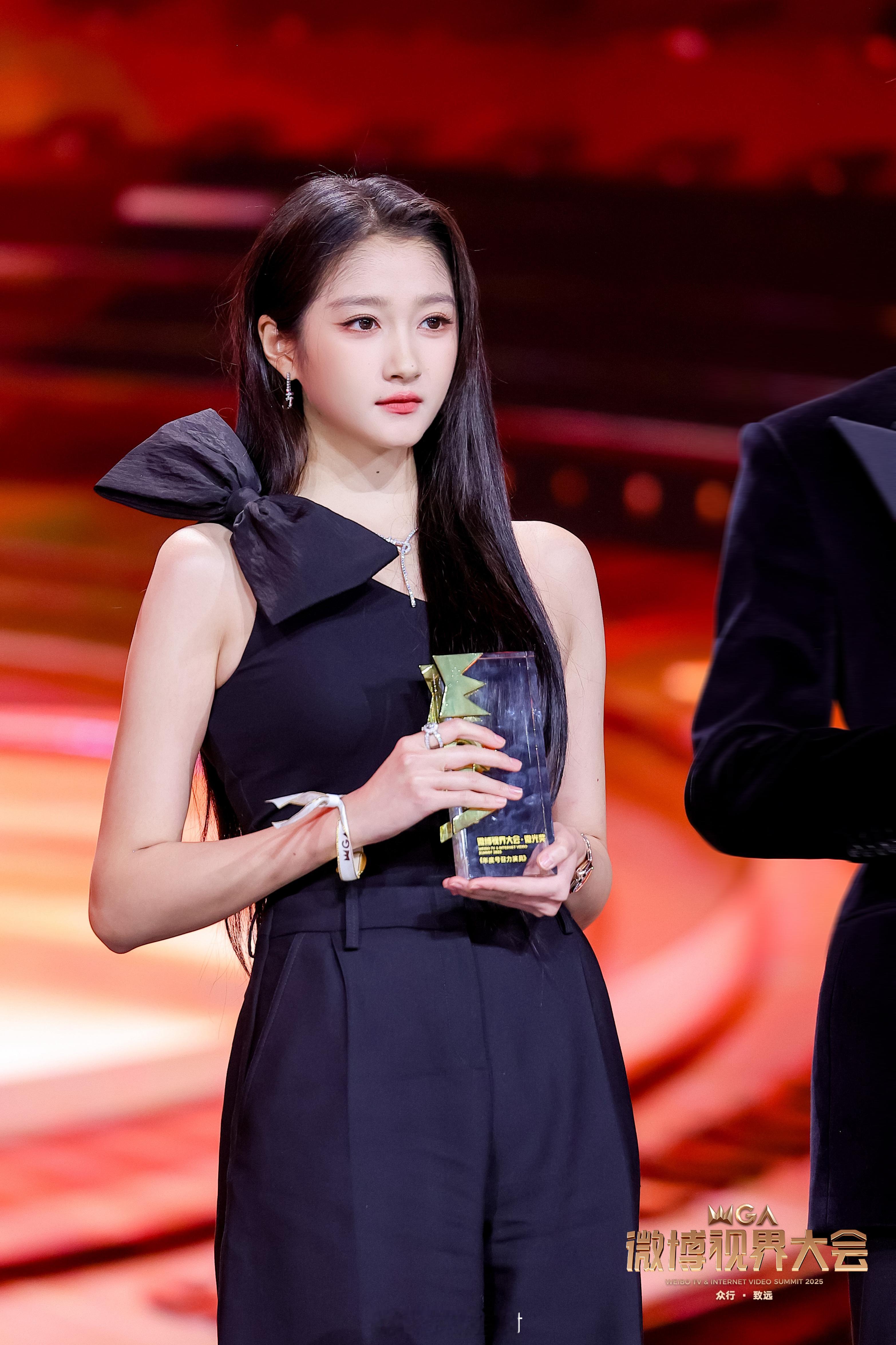 关晓彤[锦鲤附体][爱慕][爱慕][舔屏][色][色][色][色][色][色][