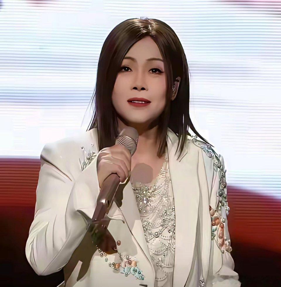 “大姐大”们都很拼。近期，那英和田震的造型都有了很大都改变。两位出生于66年和6