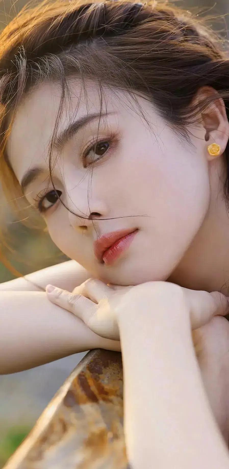 真的没人超过白鹿，已经超过了孙俪董洁杨幂赵丽颖，妥妥大女主气质：
演技好，
身材