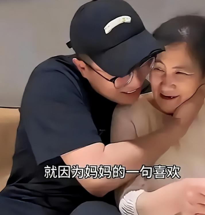 离谱一幕发生在2021年四川！30岁男子与57岁母亲同床就寝，洗澡不回避，称呼母