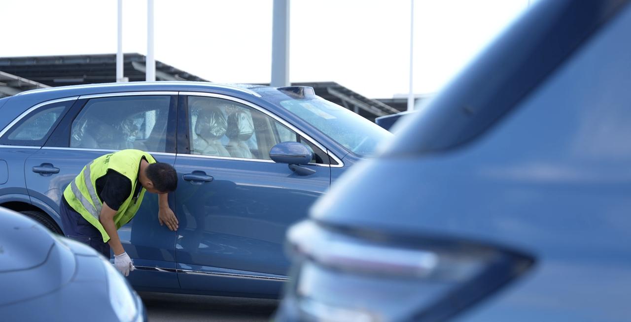 发现没，现在通勤人真的越来越喜欢新能源汽车了，大街上一眼过去全是这样的车，其实也