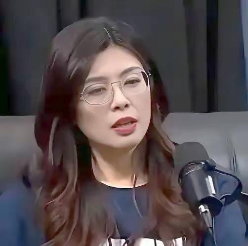 “毛主席”这三个字从国民党主席嘴里自然喊出来，真是让人恍惚了半天。

郑丽文这次