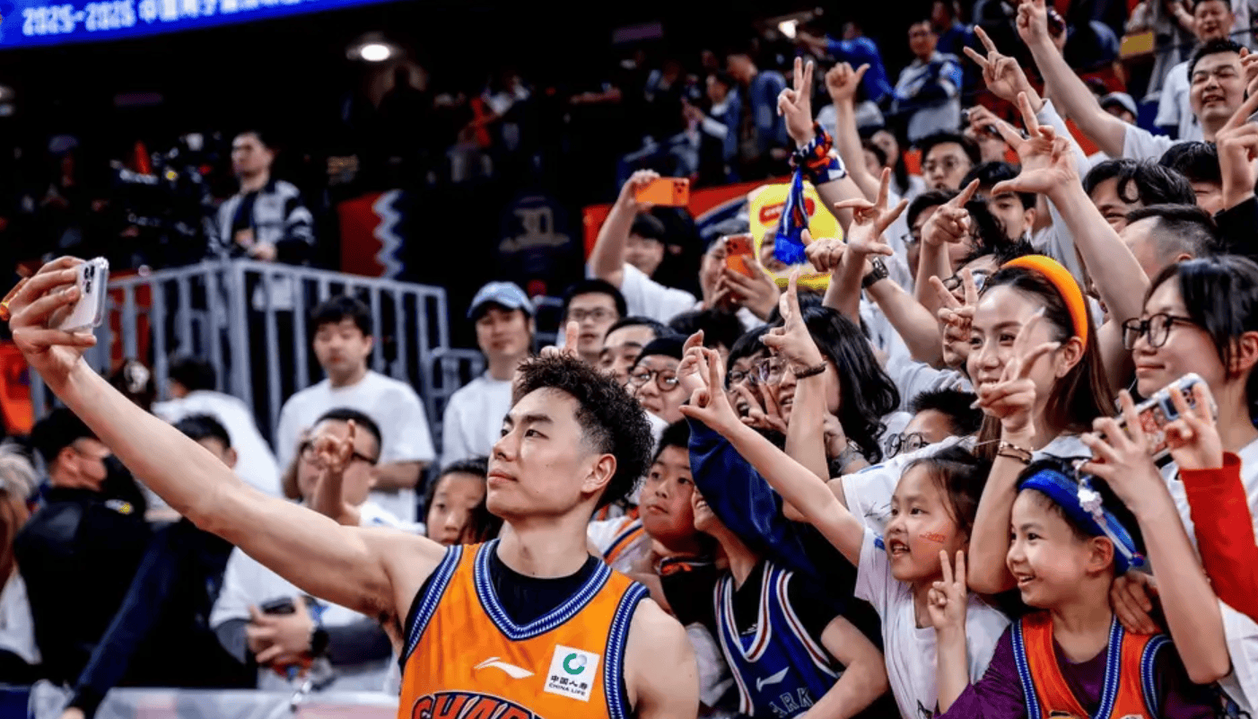 本赛季三分命中率：李添荣60.9%、霍勒迪48.5%、赖俊豪47.4%