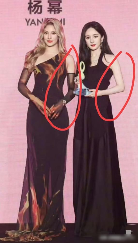 Prada大秀，杨幂谷爱凌世纪同框，谁料想，谷爱凌一个转身，直接把娱乐圈顶流的杨