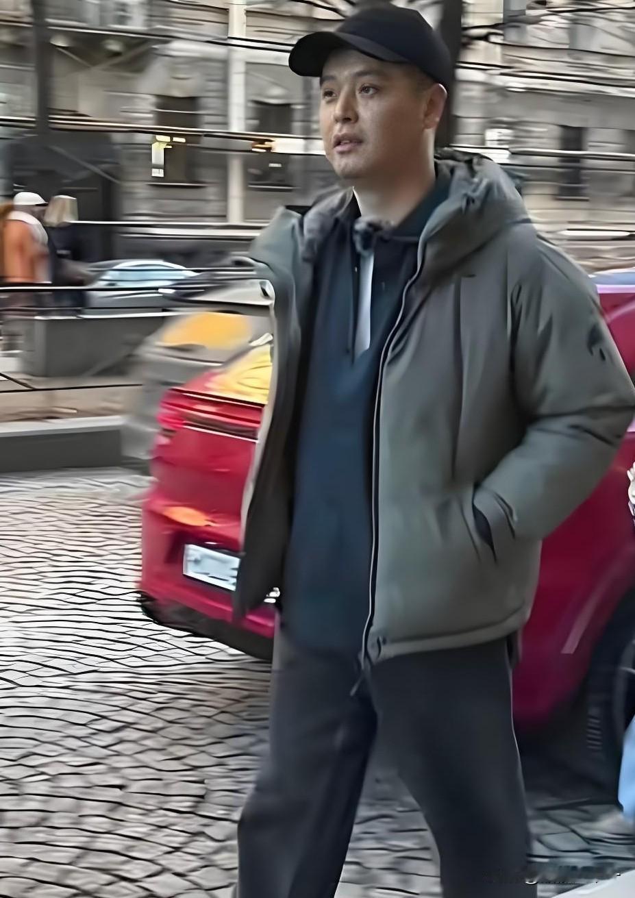 就李纯这老公马頔，

我发现他身上有个情况，

就是他给人的第一感觉总是吊儿郎当