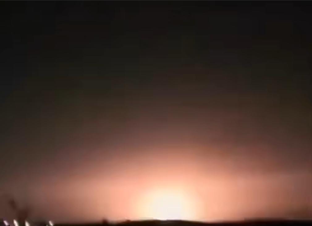 突发！伊朗岛屿爆炸，以色列核弹头储存基地强烈爆炸，叙首都剧烈爆炸，特朗普感觉形势