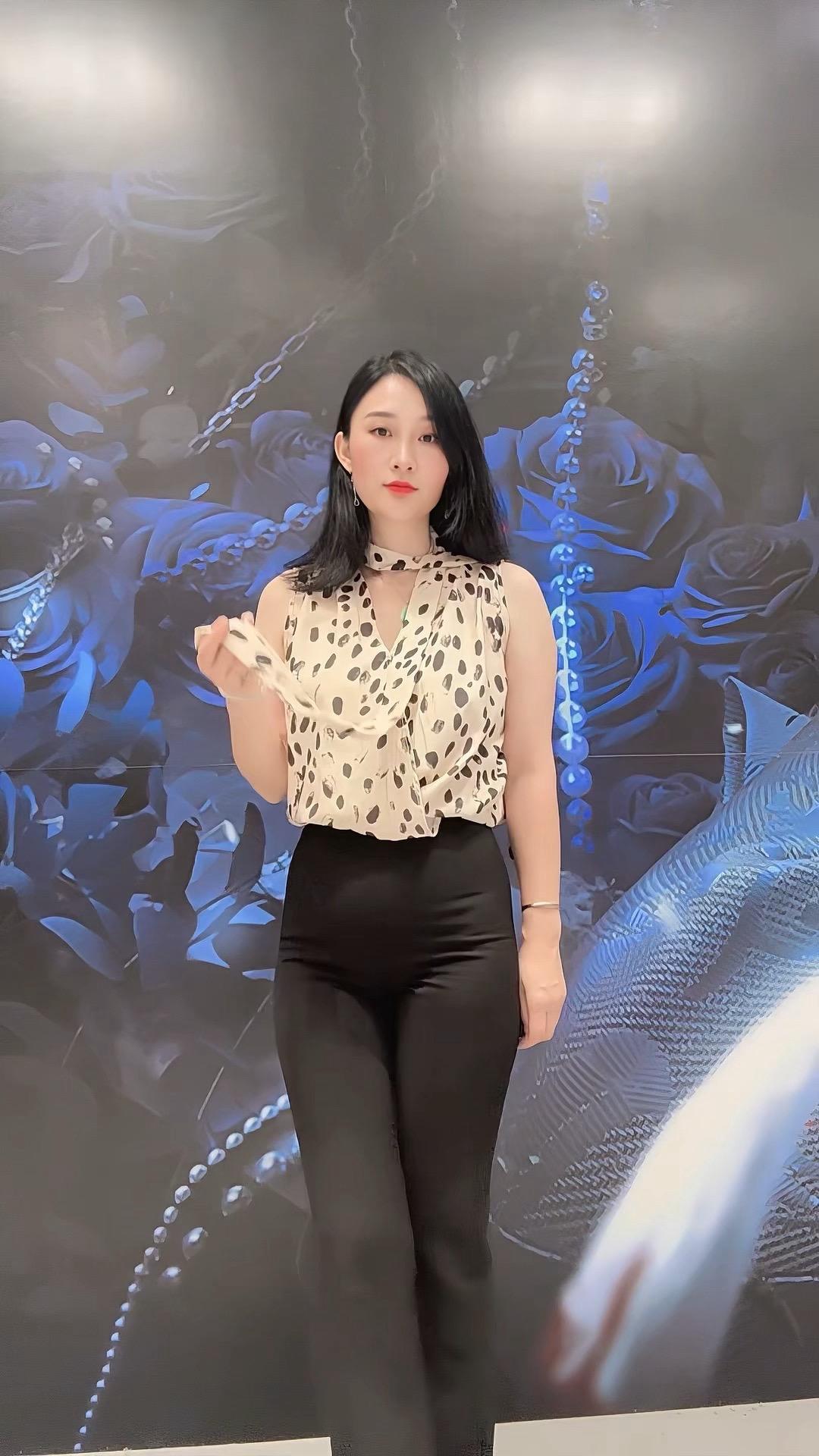 系广东我哋唔讲人生苦短，知己难求 我哋讲：从未跟你饮过冰，零度天气看风景…