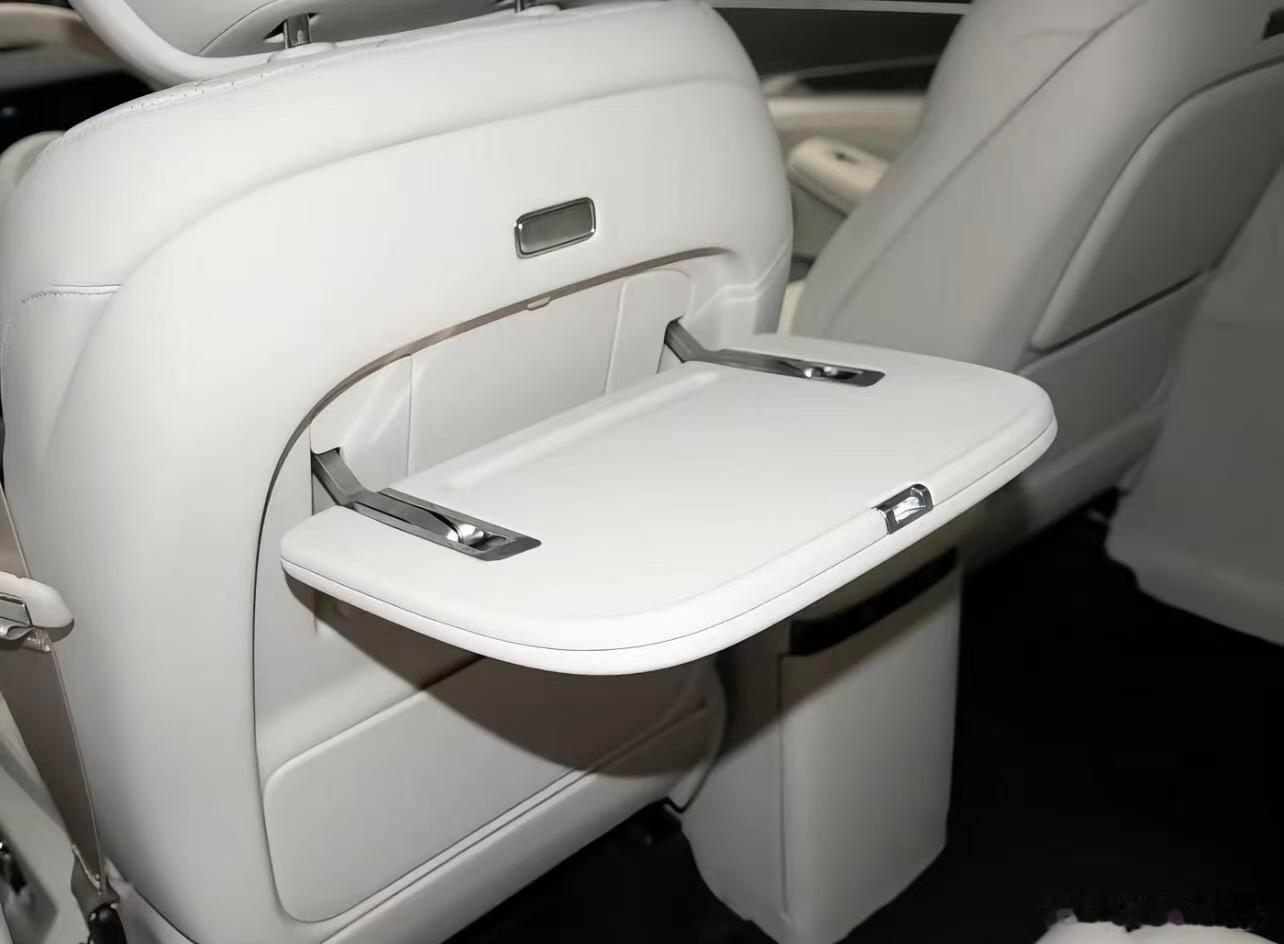 比亚迪 王朝大唐！ 2+2+3七座布局，全家皆有舒适位。家用大空间，舒适不将就。