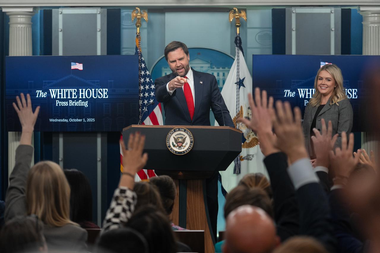 “委内瑞拉必须听美国的”，万斯放狂言目的何在？

万斯公开声称，近期美国“每天或