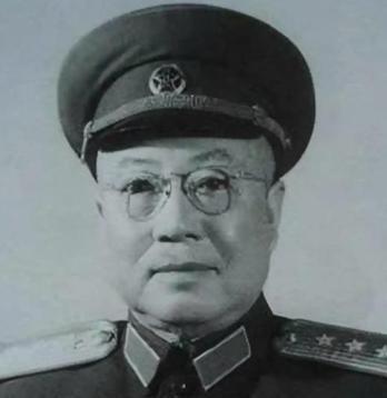 1946年，郭天民瞒着聂荣臻，把一万多该复员的老兵藏在了部队里——这件事，政委刘