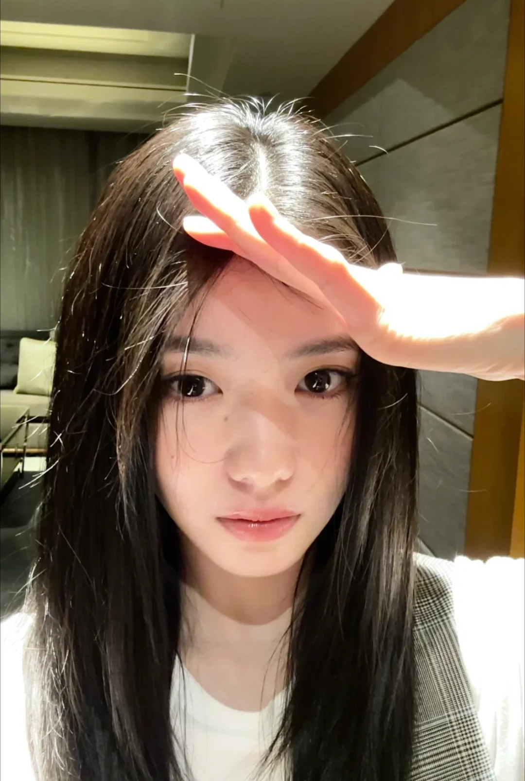 以防有人还不知道这些变美信息差1.中式美女最快的变美方式是通过黑发、雪肤、红唇来