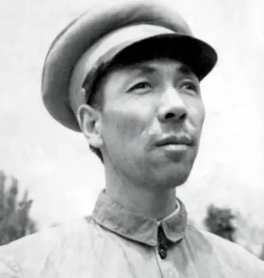 他是陕北红军重要代表人物，建国初期转入地方工作，因此 1955 年没有授衔。先后