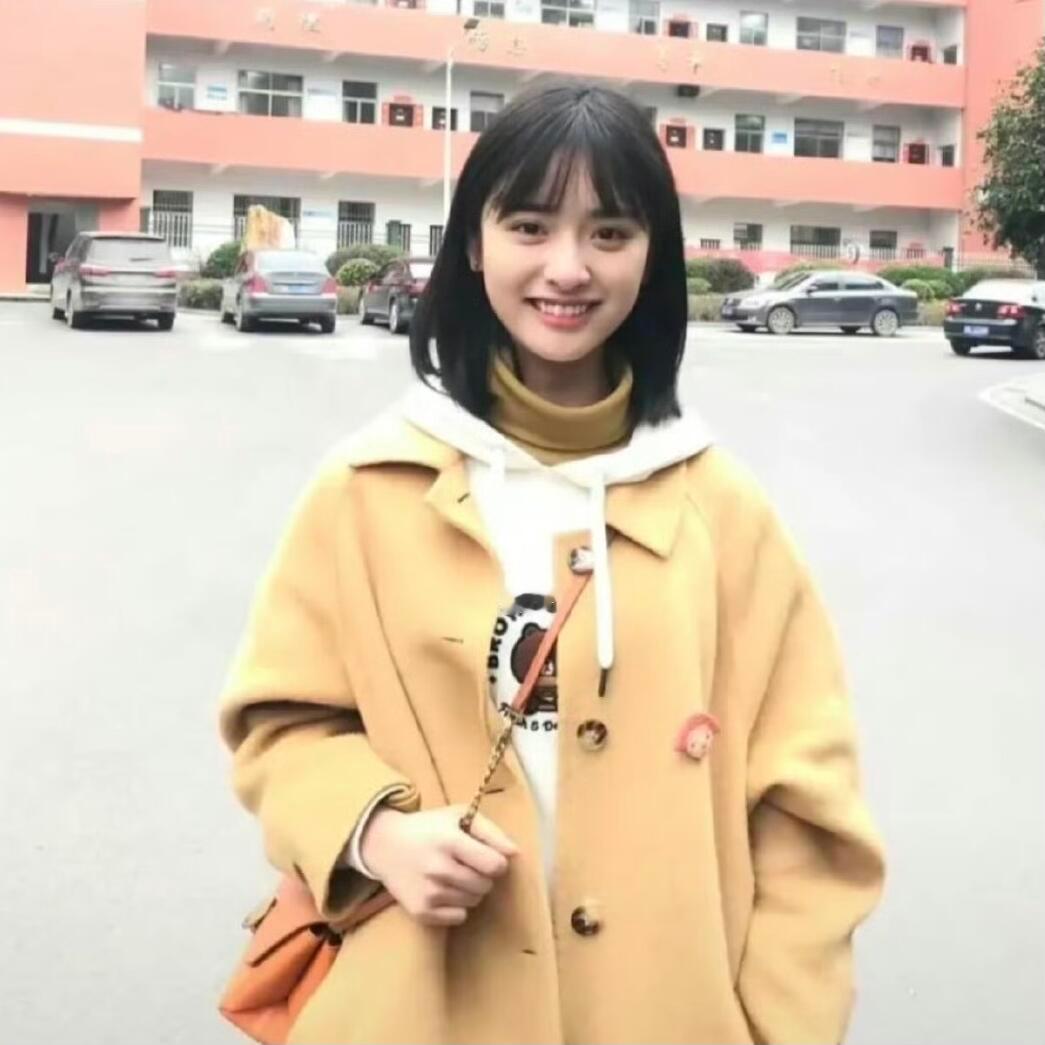 沈月 | 台里来了个可爱的实习生何老师说，沈月去芒果台实习的时候被围观，大家都跑