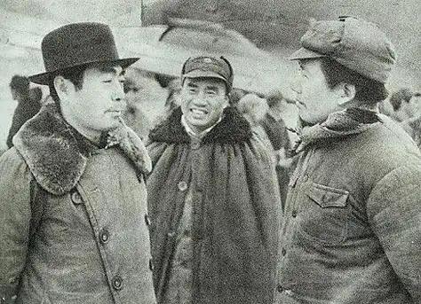 1976年1月，周恩来总理与世长辞。噩耗传来时，90岁的朱德元帅斜躺在客厅的沙发