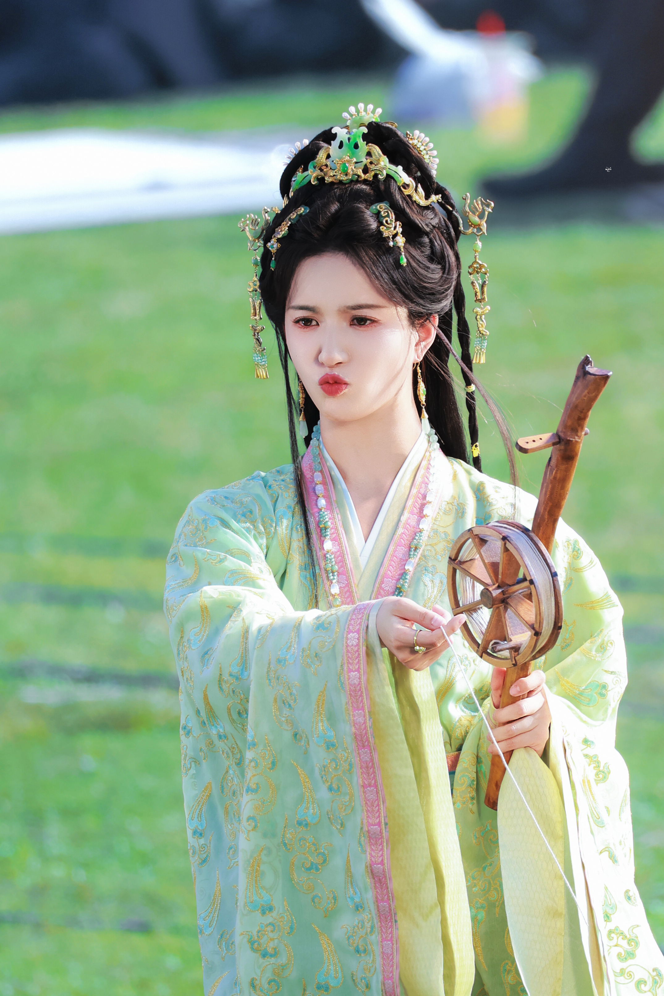 好明媚的一套～～～刘些宁 《归良辰》☽ 绿衣（绿粉）“草长莺飞二月天，拂堤杨柳醉