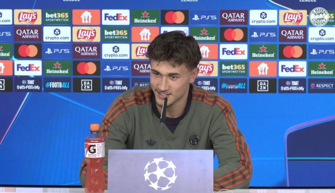 比朔夫谈到自己的多位置属性：“我训练自己能胜任各种位置。在霍芬海姆的时候，我也踢