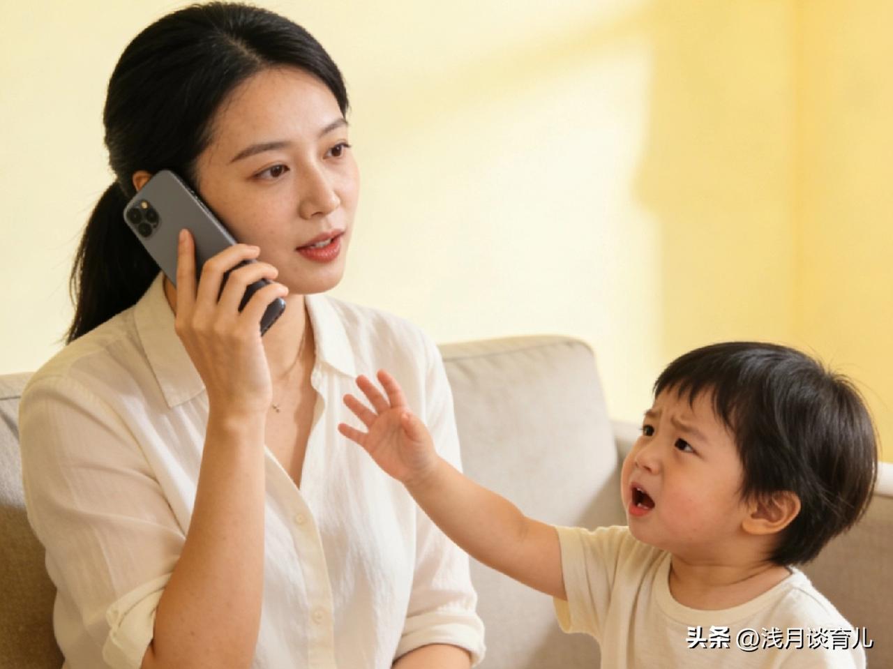 孩子总爱插嘴打断，别骂没礼貌，真相很多家长不知道
 
大人一说话，孩子就不停打断