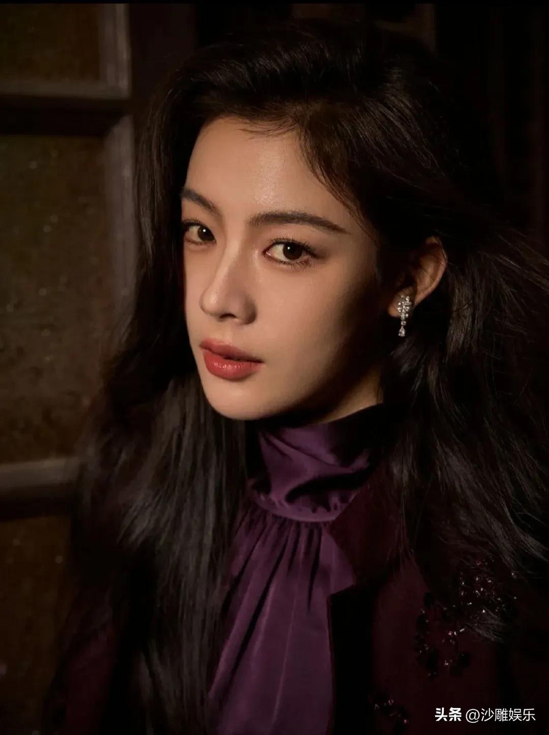 陈丽君，人间清醒！

3月6日，凭借《镖人》里“阿育娅”一角杀疯了的陈丽君，在接