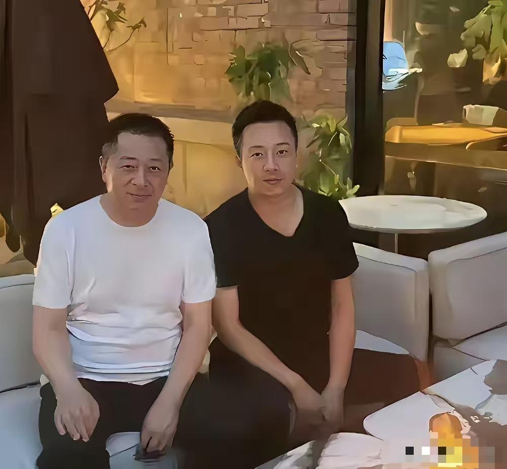 张兰不信邪，非要把烂泥糊墙上，结果烂泥是真糊不上阿！那时不是他妈妈用这种方法把麻