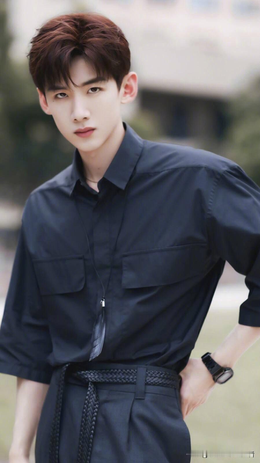 感觉上春山事件之后，白敬亭的路人缘似乎有点差，任何新闻下，都是吐槽声居多。

这