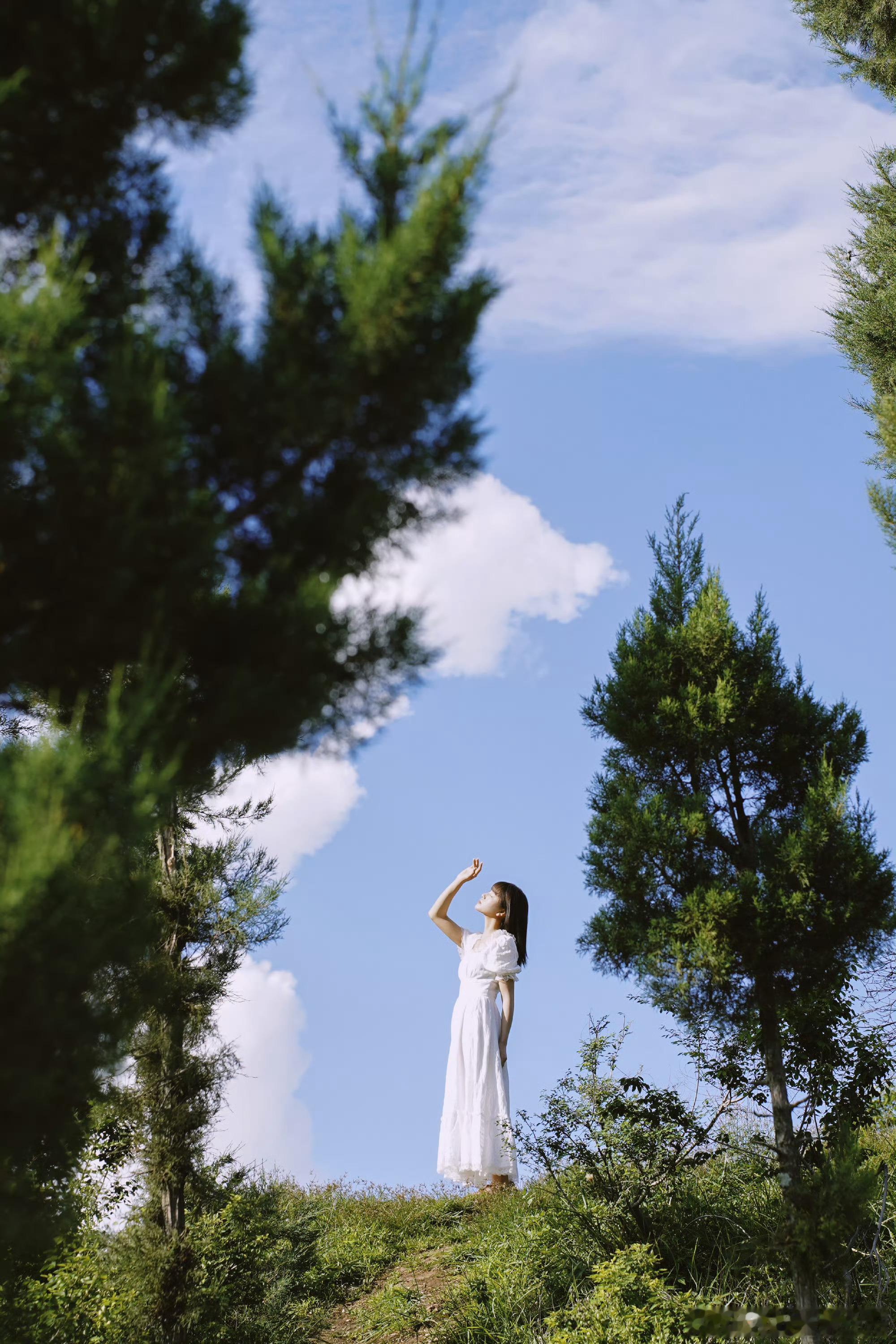 夏日、湖边、被风吹过的裙角。🍃摄影：