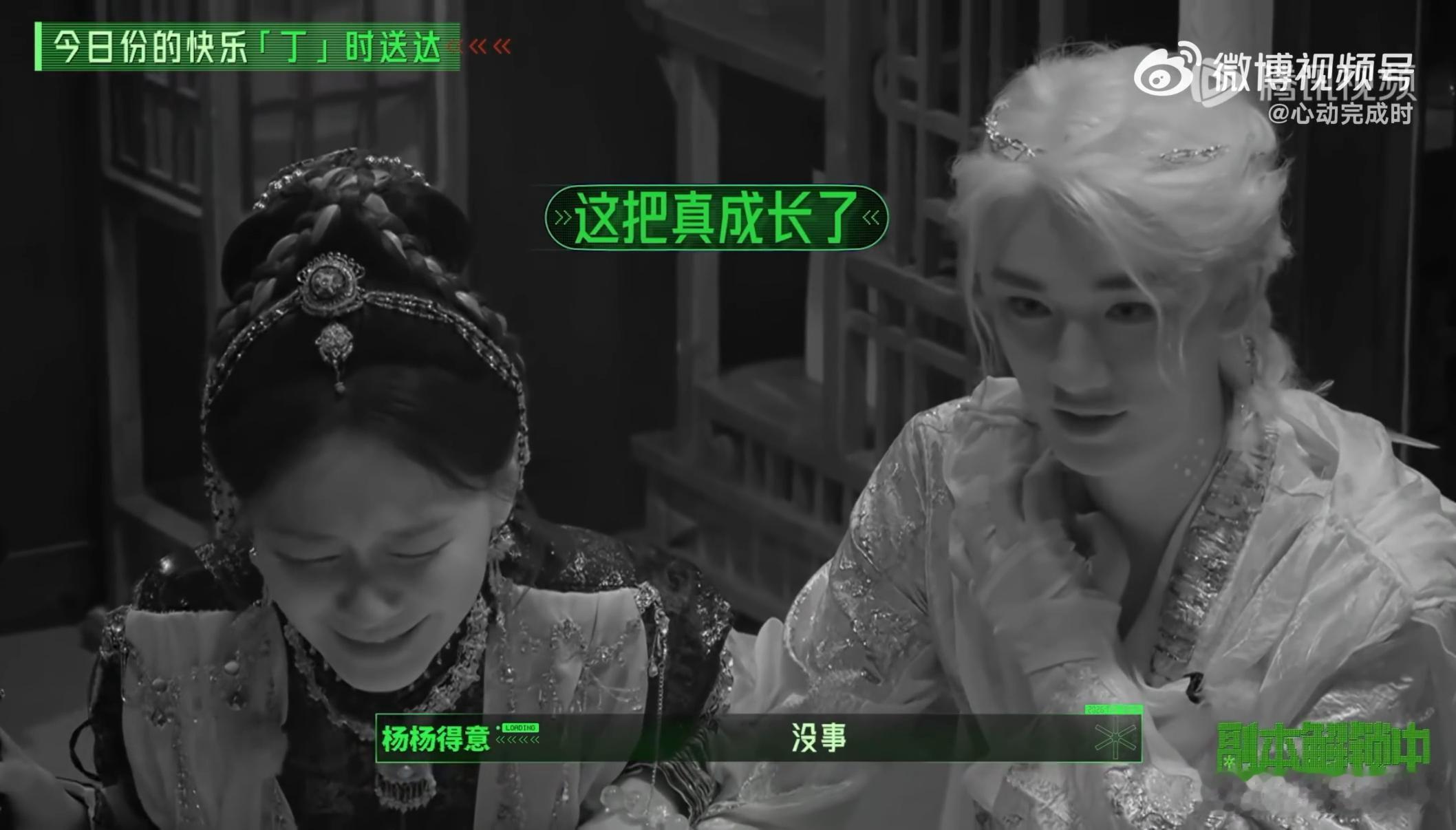 丁程鑫密室铁坦已养成 间歇弹出的人形道具打破场地平静，在场参与者集体后撤留出大片
