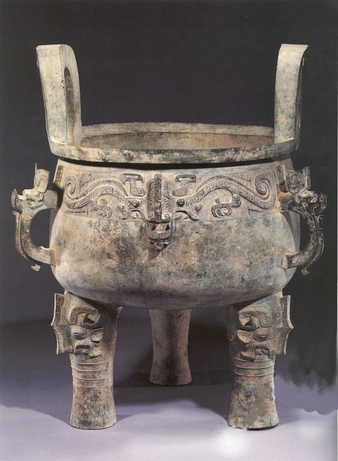 淳化大鼎，1979 年出土于陕西省咸阳市淳化县，是农民大叔在自己院子取土的时候发
