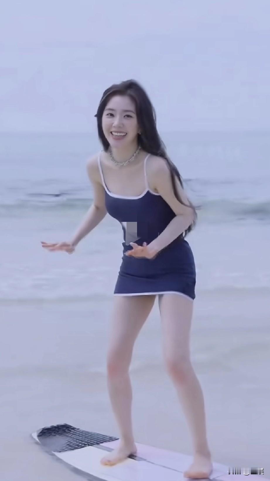 裴珠泫海边冲浪